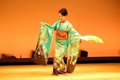 １０周年の舞台艶やかに　鹿追藤美会  4
