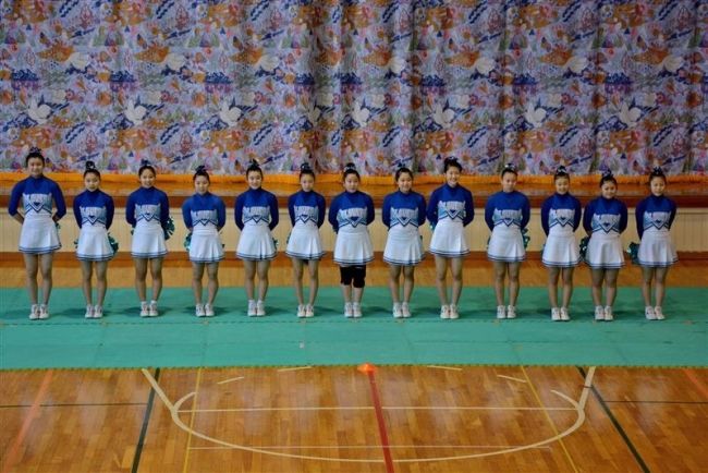 【写真】帯北高チアリーディング部と交流 新得小・土曜授業