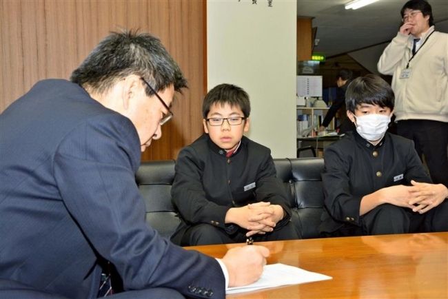 【写真】柔道全道３位を報告　新得 