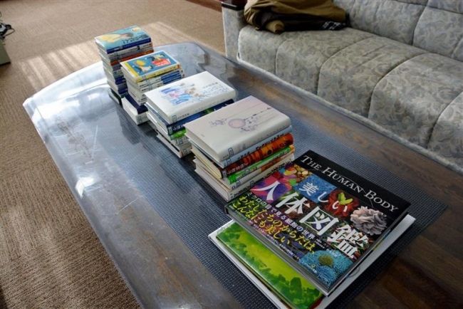 【写真】ライオンズクラブが中学校に図書寄贈　新得 