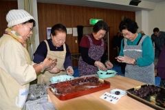 もちつきでお年寄り交流　大樹  3