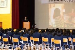 本との出合いの大切さ学ぶ　大樹高校  2