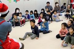 親子６０人がクリスマス会楽しむ　鹿追  4
