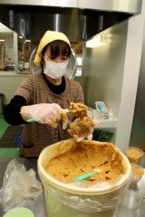 道の駅で手作りみそ販売開始　大樹  4