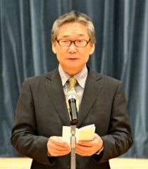 式辞を述べる石橋委員長