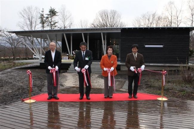 【写真】ソーシャルファーム交流拠点が完成 　共働学舎新得農場