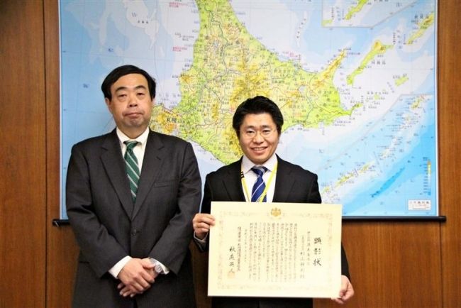 【写真】満寿屋商店に道経産局長顕彰　おもてなし企業選 