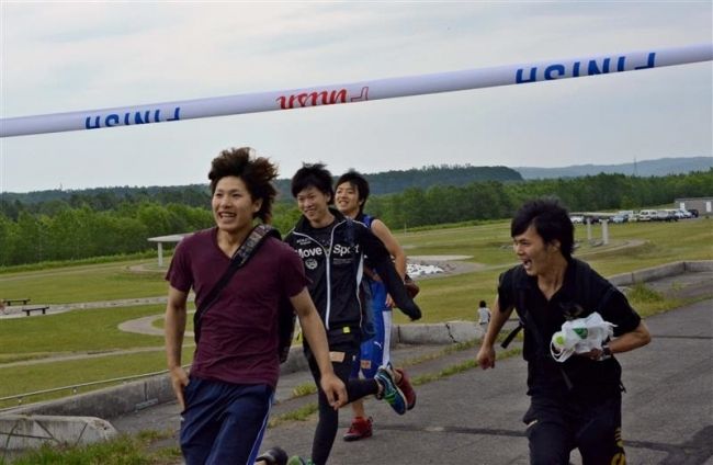 【写真】十勝川河川敷で強歩遠足　星槎国際高校 