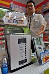 電解水素水を自宅で手軽に作れる製水機。美容や健康に気遣う人が設置するケースが増えている（ハラデンキ本店）