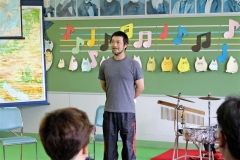 熊谷さん母校でふれあい音楽会　鹿追通明小  4