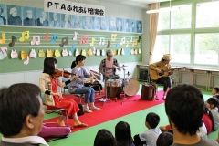 熊谷さん母校でふれあい音楽会　鹿追通明小  5