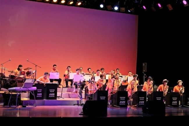 パワフルな演奏披露　わくにこ十勝ＪＡＺオーケストラ 