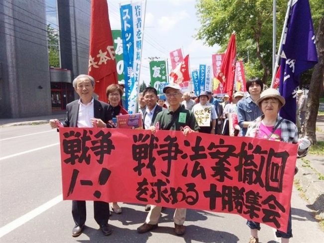 安保法案撤回求めデモ行進　帯広で集会 