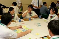 芽室の魅力や変えてほしい点を議論する中学生たち