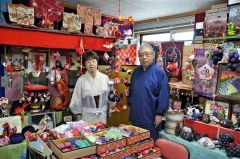 二人三脚で手芸品作って半世紀　佐藤さん夫妻  2