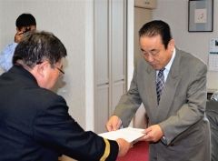消防団協力で２事業所に表示証　足寄  2
