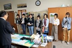 産業研修生に祝い金プレゼント　鹿追  4