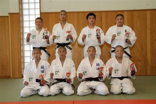 【写真】池田男子団体6V、女子とアベック優勝も 全十勝中体連柔道
