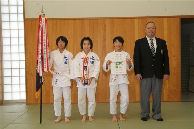 【写真】池田男子団体６Ｖ、女子とアベック優勝も　全十勝中体連柔道