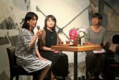 【電子版用】在来種の豆栽培や子育てについて語る高野さん（左）と道下さん（中央）