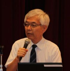 講演する白石教授