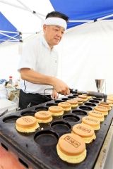 「天空焼」を焼く黒田さん