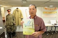 町民６人の戦争体験を聞き取りした内容を冊子にまとめた高橋さん
