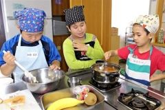 子供たちがチーズ作りに挑戦　鹿追はりきりクッキング  3