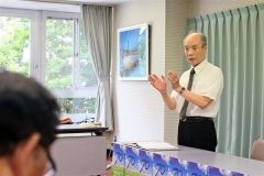 戦争の体験を語る西科さん