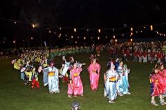 仮装や浴衣で踊りの輪幾重にも　鹿追７０００人踊り  4