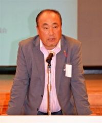 あいさつする多胡会長