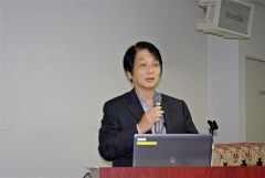 食品の安全について話す姫田事務局長