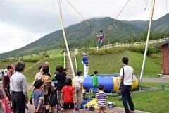 家族連れがバンジー楽しむ　士幌ヌプカの里  2