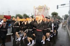 雨中のみこし担ぎ威勢良く　芽室神社例大祭  8
