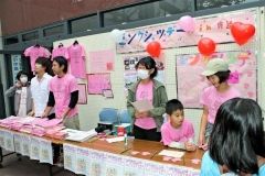 いじめをなくそうとアピールする実行委メンバー