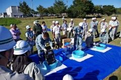 異なる種類の油の吸着状態を比較した参加者たち