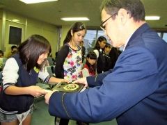 地域安全標語で金賞を受賞した高橋さん
