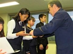 地域安全標語で金賞を受賞した辻さん
