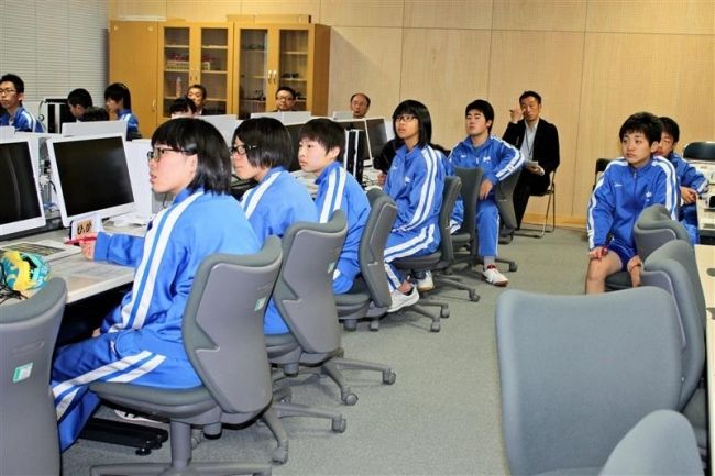 【写真】行政相談に強い関心　新得中で出前教室 