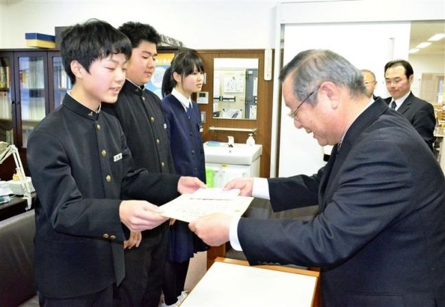 【写真】租税教育推進で札幌国税局長表彰　足寄中