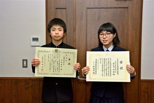 【写真】中学生税の作文で佐々木さんら表彰　新得中