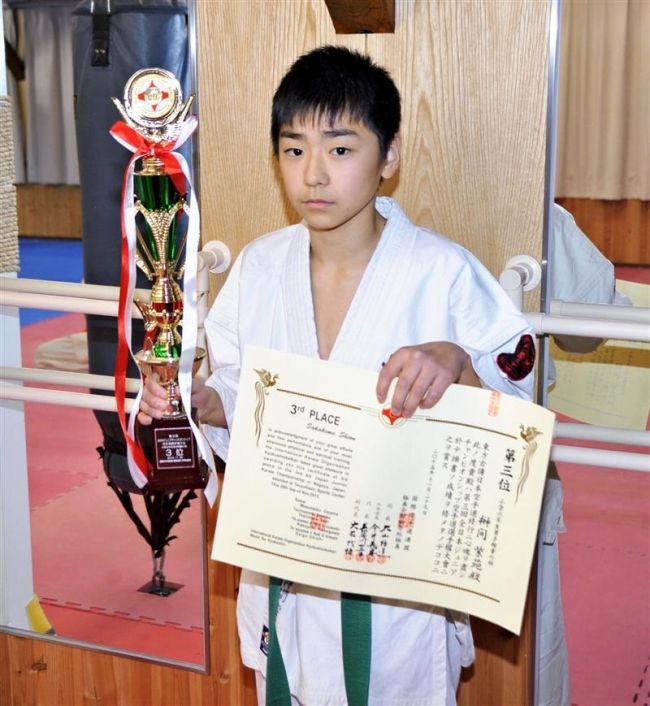 榊間紫苑　空手道全日本ジュニア選手権３位