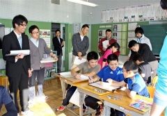 児童たちが生き生きと授業に取り組む姿が公開された