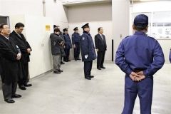 町長らが消防団の歳末警戒を激励　鹿追 2