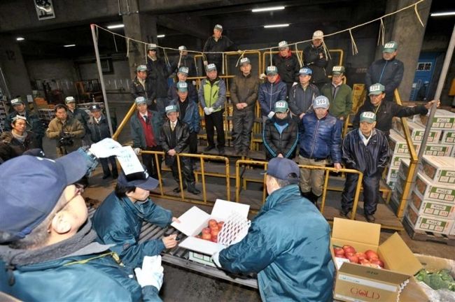 【写真】帯広地方卸売市場で初競り