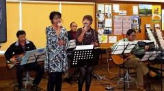明るい歌声で会場を盛り上げた出演者たち