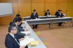 総合戦略の最終案を確認した会議
