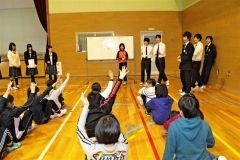 小学生と英語で交流授業　鹿追高 3