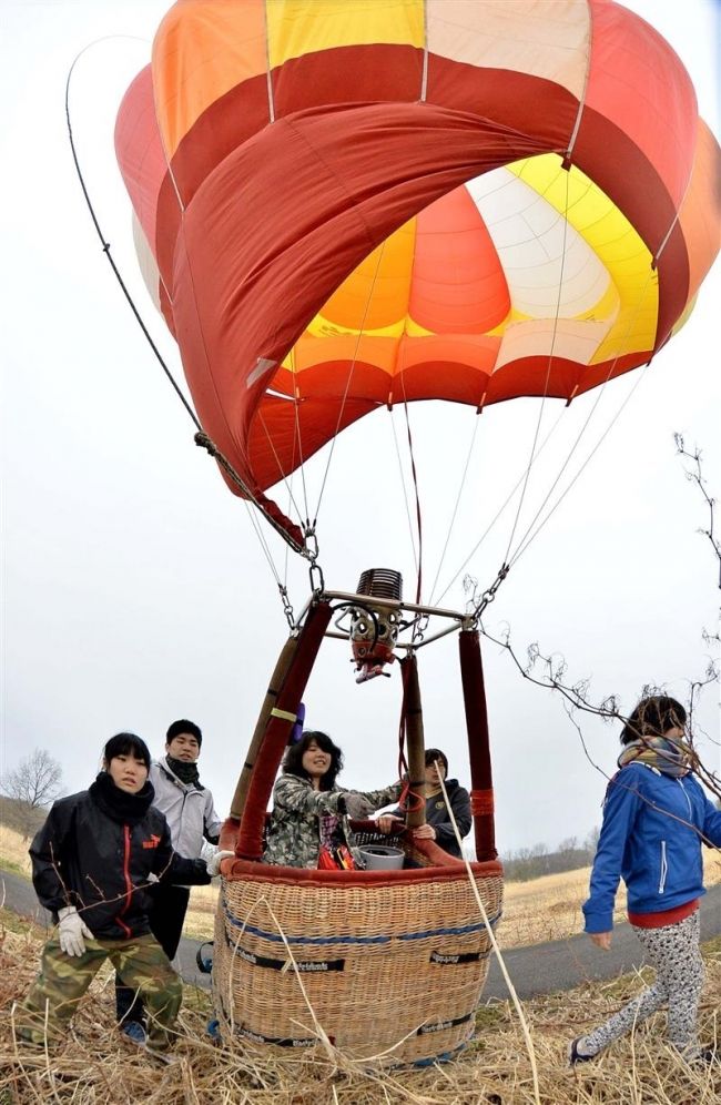 【写真】ゆったりと空中散歩 帯畜大熱気球部が新歓フライト