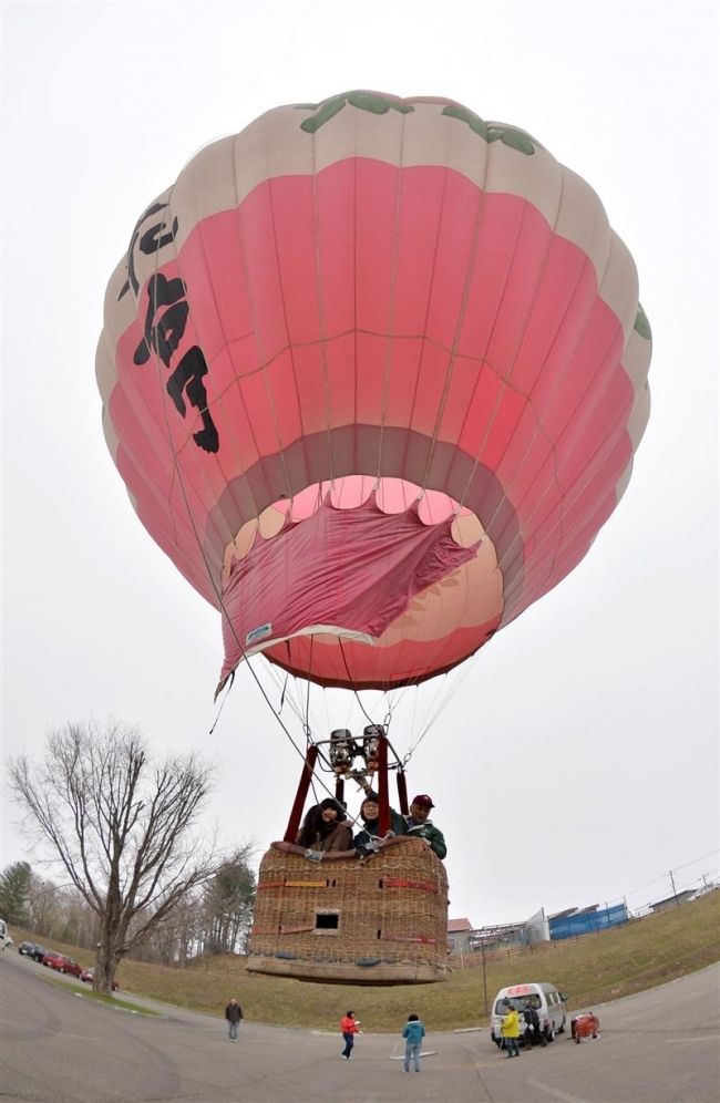 【写真】ゆったりと空中散歩 帯畜大熱気球部が新歓フライト
